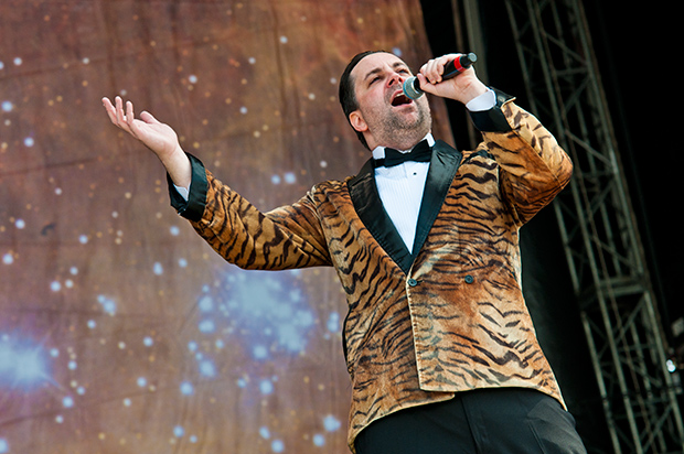 Spend “hanukkah In Las Vegas” With Richard Cheese And Lounge Against